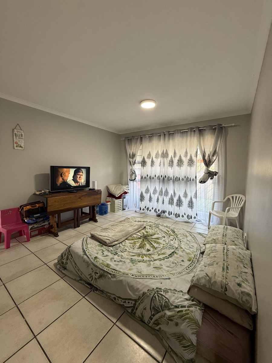 To Let 2 Bedroom Property for Rent in Guldenland Western Cape